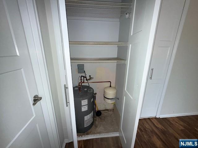 458 River Road Nutley, NJ 07110 - Photo 8 of 13 a bathroom with a toilet and a shower