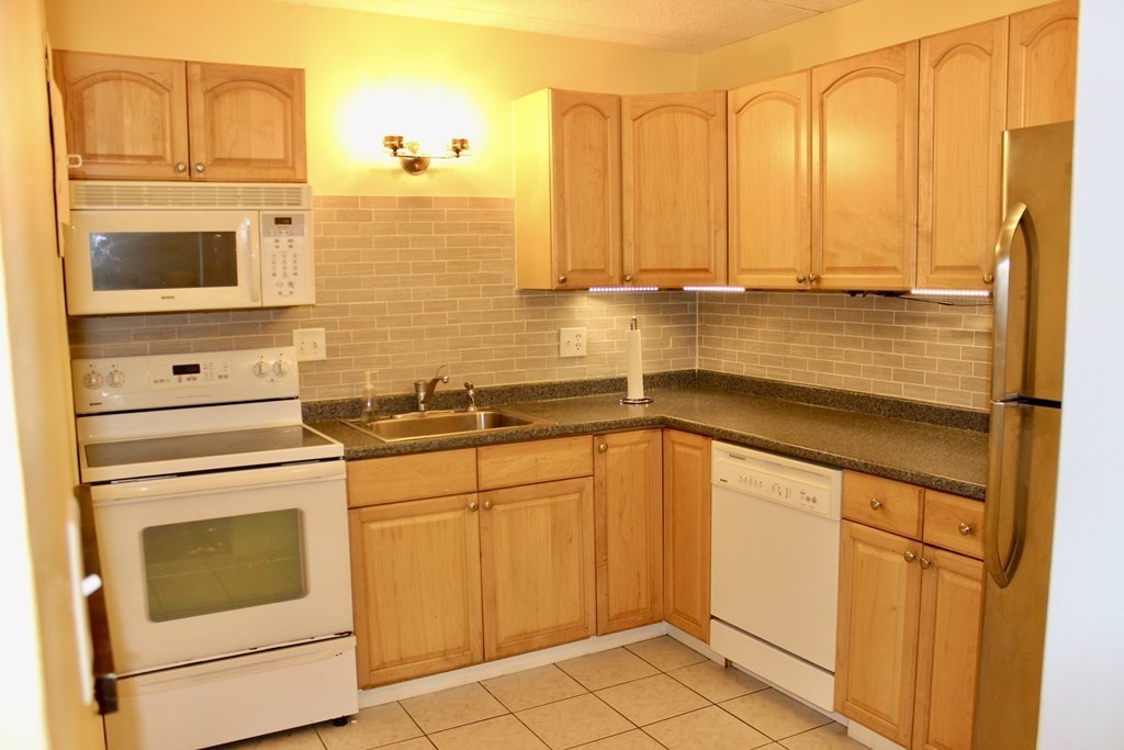 40 High Street, Unit 108 Dedham, MA 02026 - Photo 2 of 18