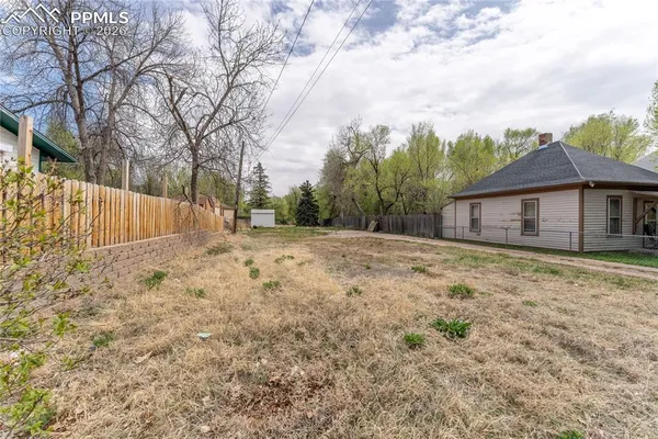 a view of backyard of house