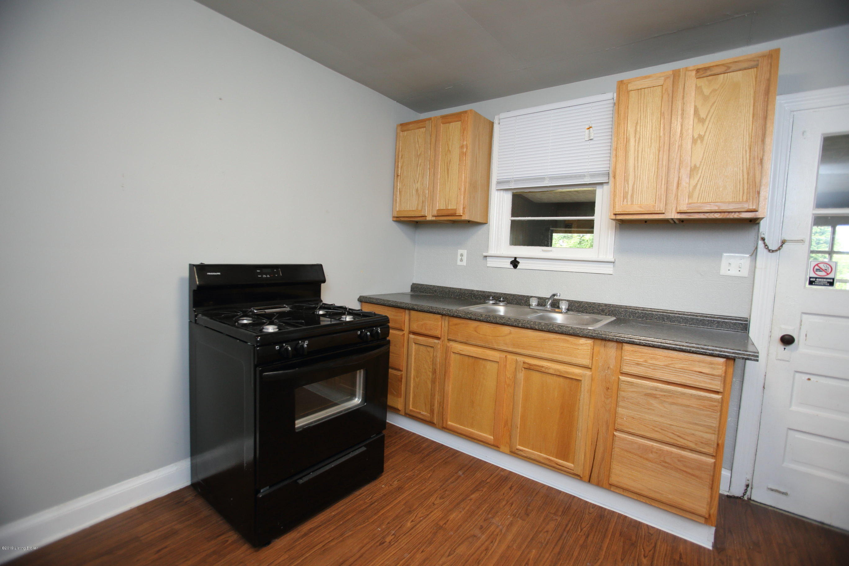 1139 Rammers Avenue Louisville, KY 40204 - Photo 10 of 31 Kitchen