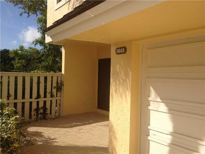 5642 Santiago Circle, Unit 5642 Boca Raton, FL 33433 - Photo 15 of 24 Exterior Front