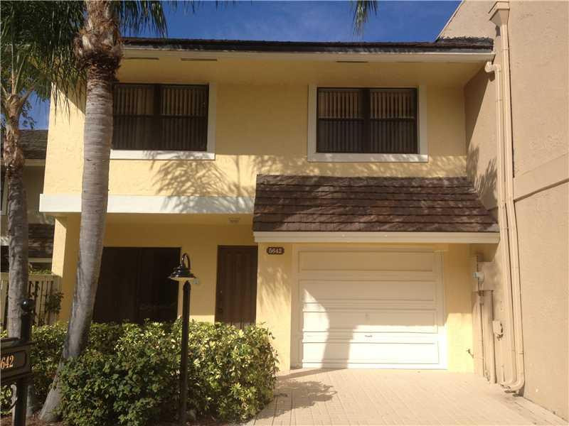 5642 Santiago Circle, Unit 5642 Boca Raton, FL 33433 - Photo 2 of 24 Exterior Front
