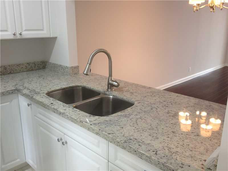 5642 Santiago Circle, Unit 5642 Boca Raton, FL 33433 - Photo 3 of 24 Kitchen