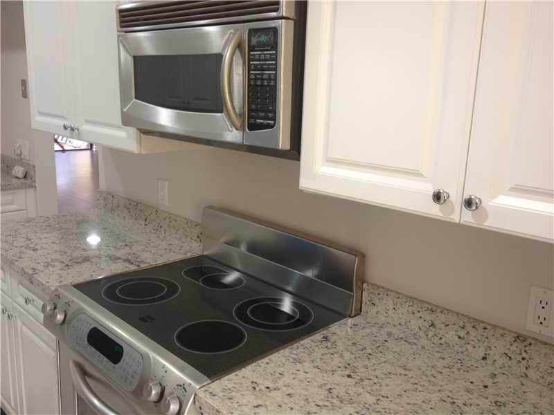 5642 Santiago Circle, Unit 5642 Boca Raton, FL 33433 - Photo 4 of 24 Kitchen