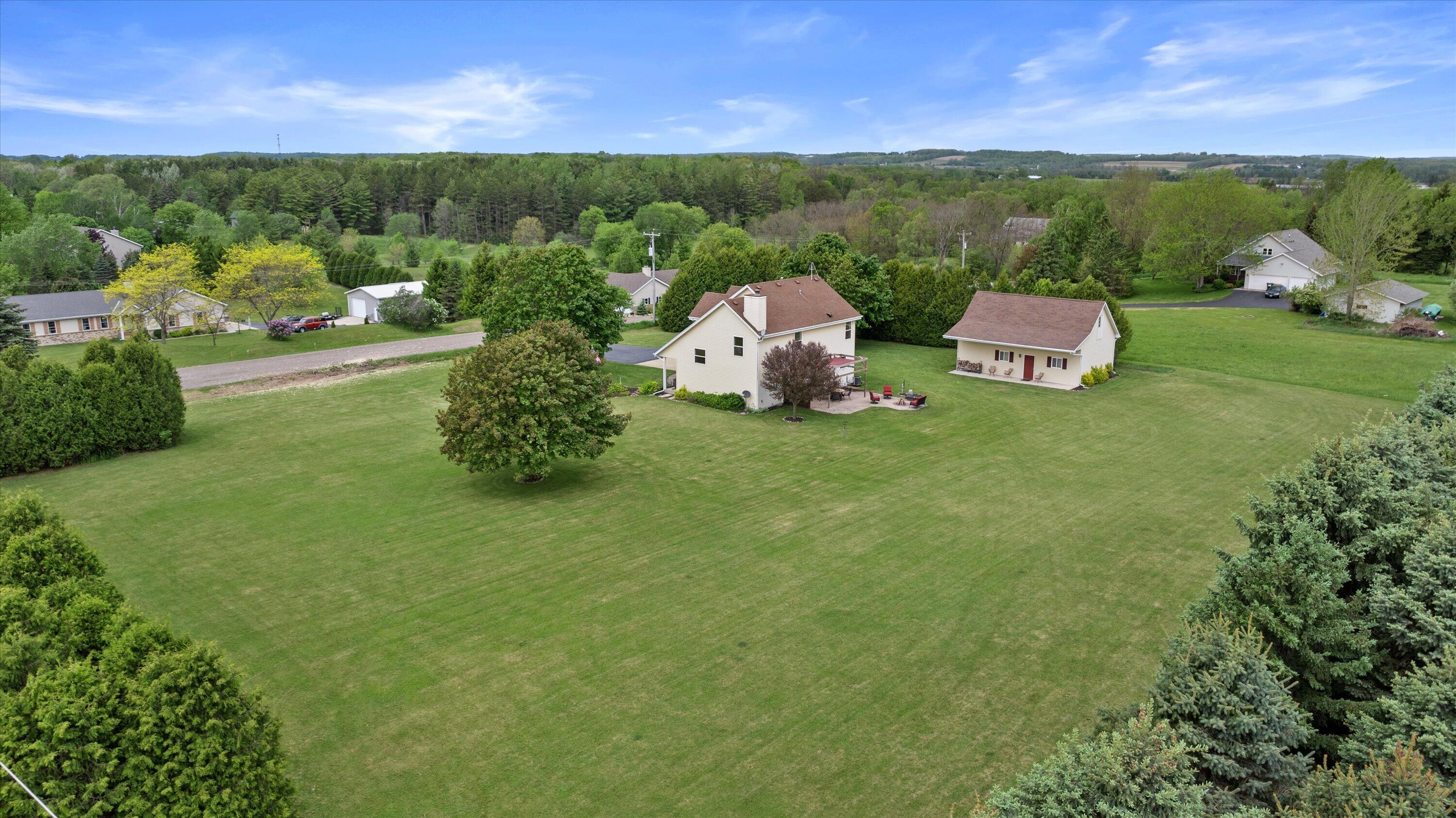 7720 Orchard Valley Road Farmington, WI 53090 - Photo 3 of 36 Exterior