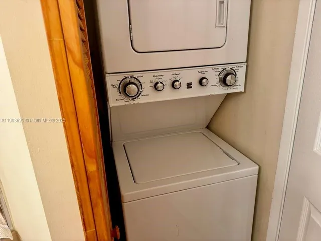 a close up view of a washer and dryer