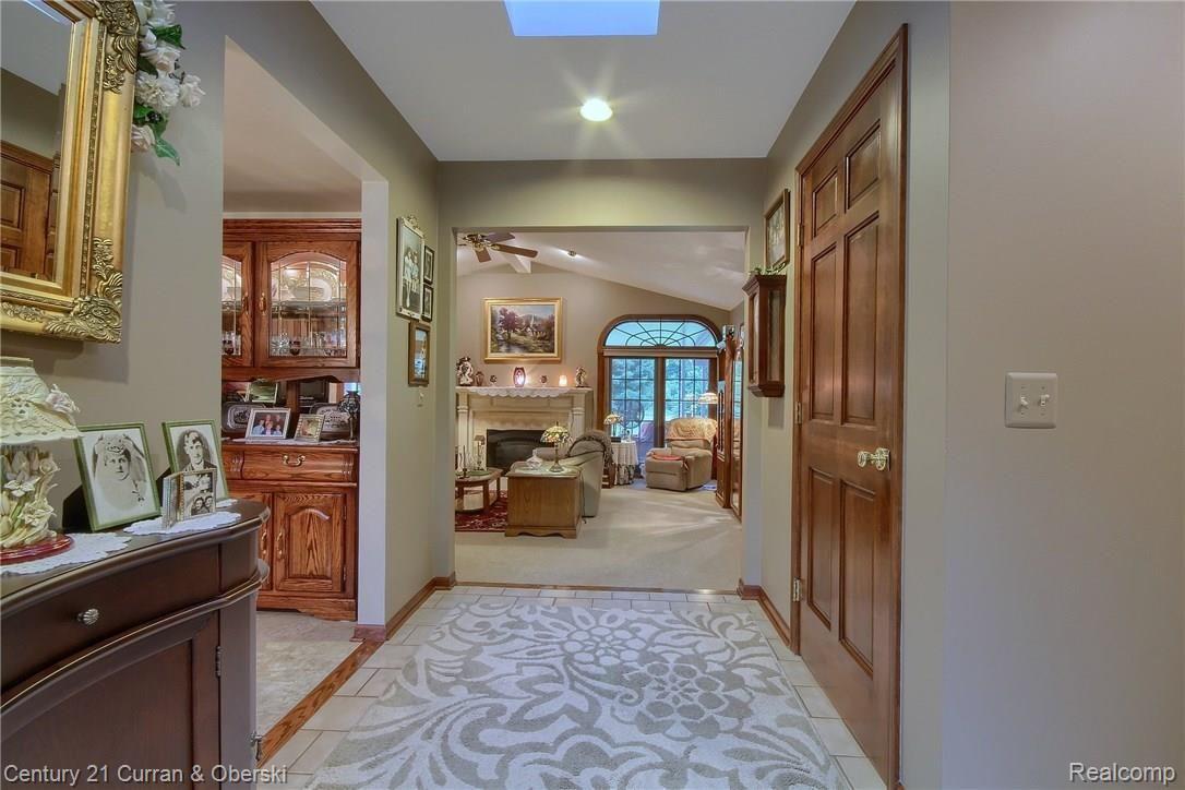 34201 Willow Road New Boston, MI 48164 - Photo 5 of 36 Foyer_2nd_View.jpg