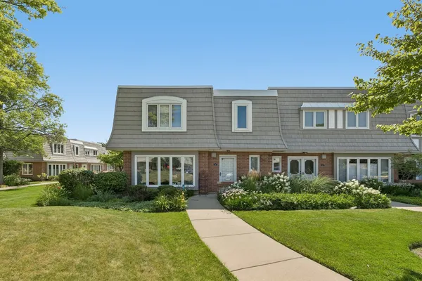 $525,000 | 739 Concorde Drive, Highland Park, IL 60035
