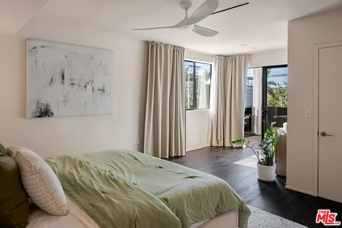 $2,899,999 | 1208 Palms Boulevard, Venice, CA 90291