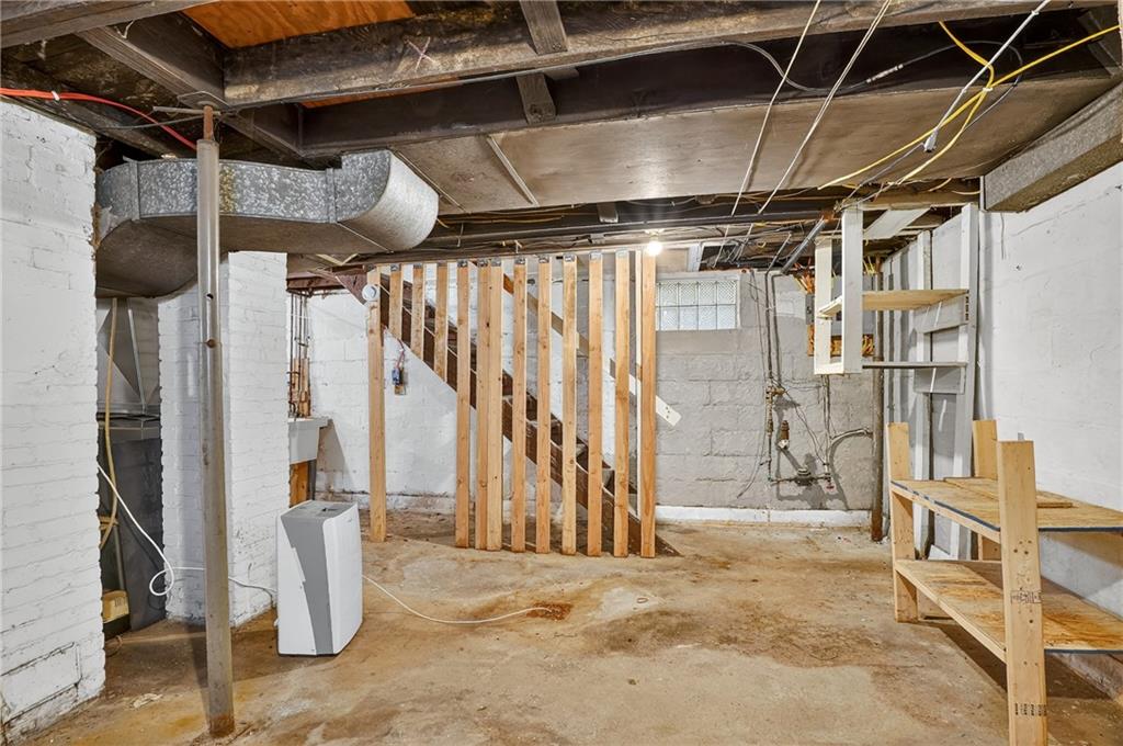 924 1st Coraopolis, PA 15108 - Photo 21 of 34 a view of an empty room