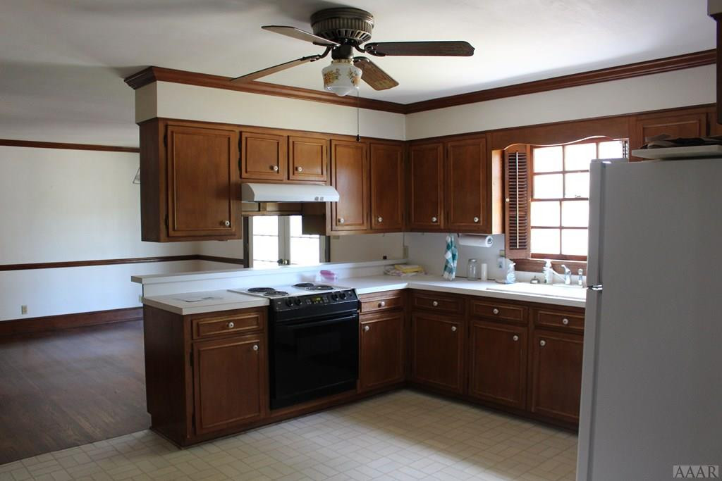 186 Willis Hare Road Pendleton, NC 27862 - Photo 11 of 37 Kitchen and breakfast room