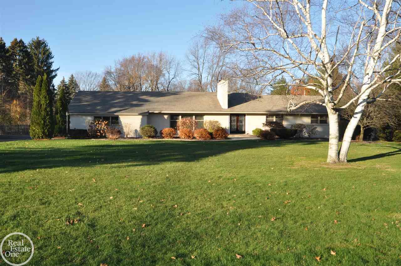 1227 Romney Road Bloomfield Hills, MI 48304 - Photo 2 of 30 31271321-1.JPG