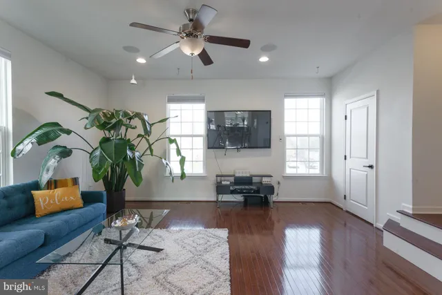 $400,000 | 31 Twomey Court, Unit 13, Wyncote, PA 19095