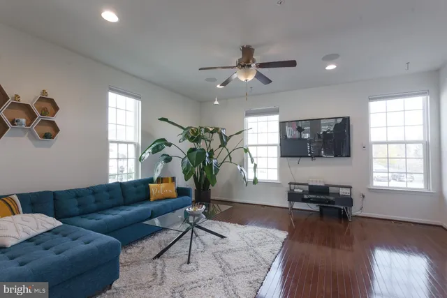 $400,000 | 31 Twomey Court, Unit 13, Wyncote, PA 19095