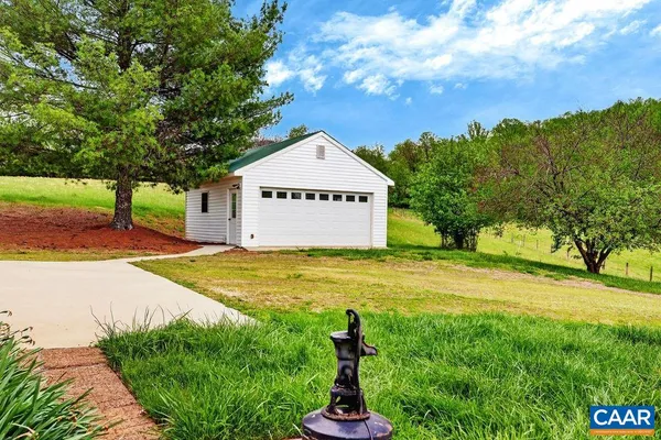 $1,650,000 | 10808 Patrick Henry Highway, Roseland, VA 22967