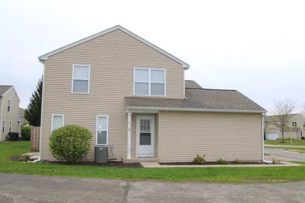 $255,500 | 1400 Hunters Ridge Drive, Unit 20, Genoa City, WI 53128