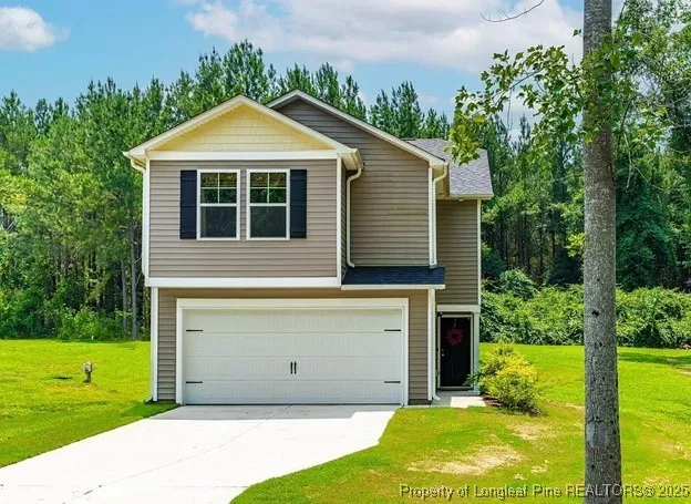 a view of a house with backyard