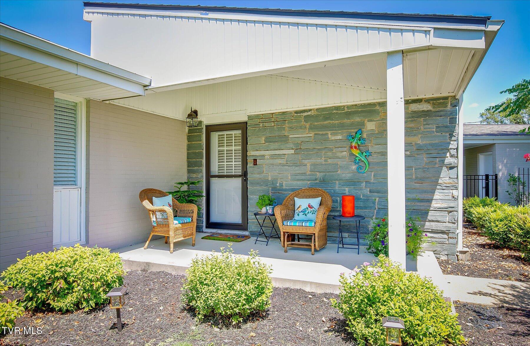 320 High Ridge Road Kingsport, TN 37660 - Photo 3 of 37 06-320 High Ridge Rd-6