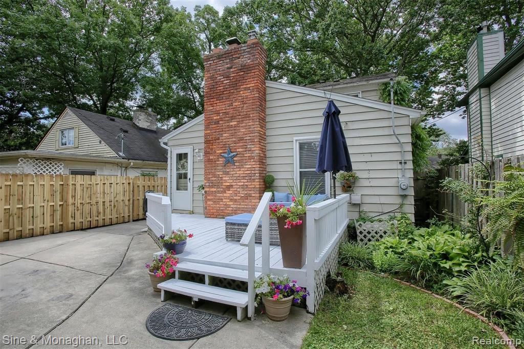 2110 Hampton Road Grosse Pointe Woods, MI 48236 - Photo 26 of 31