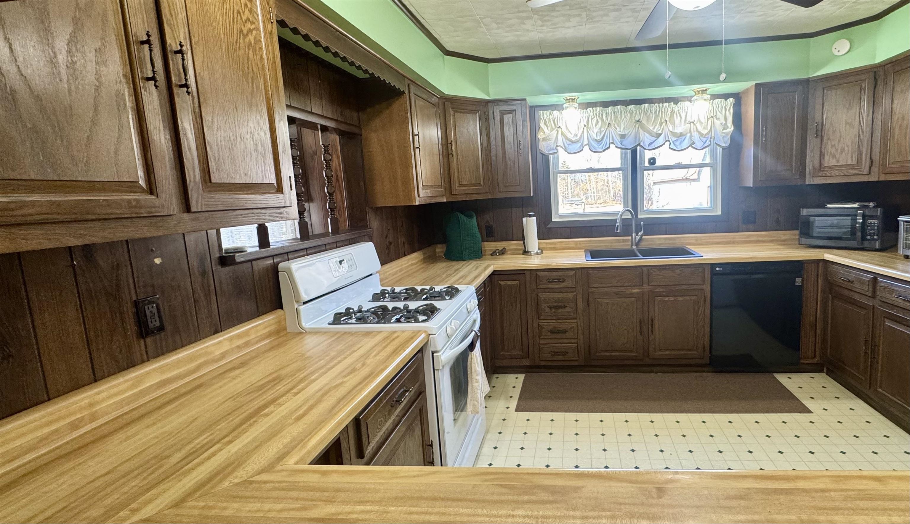 5810 Whittemore Road Whittemore, MI 48770 - Photo 3 of 33