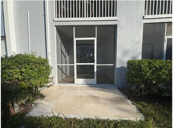 a view of an entrance of the house