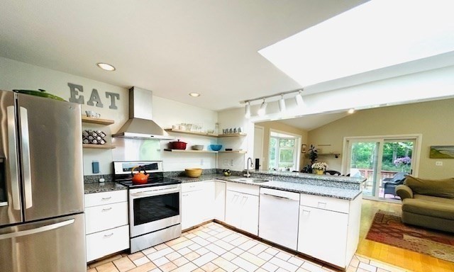 22 Aqueduct Road Wayland, MA 01778 - Photo 3 of 16 Gallery Image 3