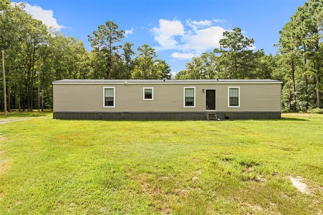 a view of a house with a backyard