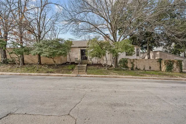 $820,000 | 2410 Halloran Street, Fort Worth, TX 76107