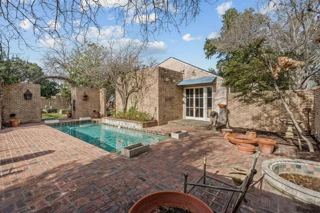 $820,000 | 2410 Halloran Street, Fort Worth, TX 76107