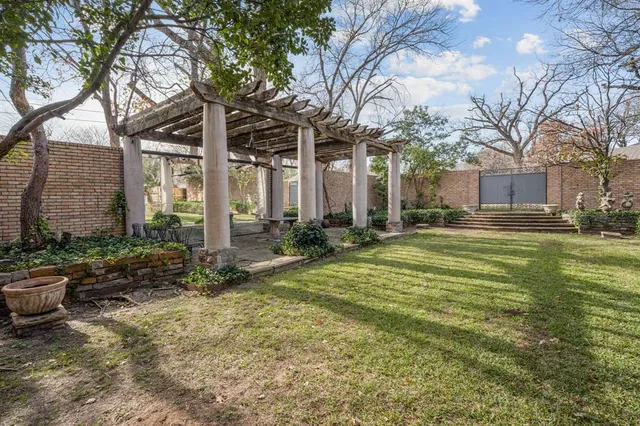 $820,000 | 2410 Halloran Street, Fort Worth, TX 76107