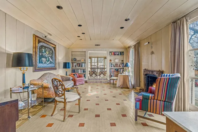 $820,000 | 2410 Halloran Street, Fort Worth, TX 76107