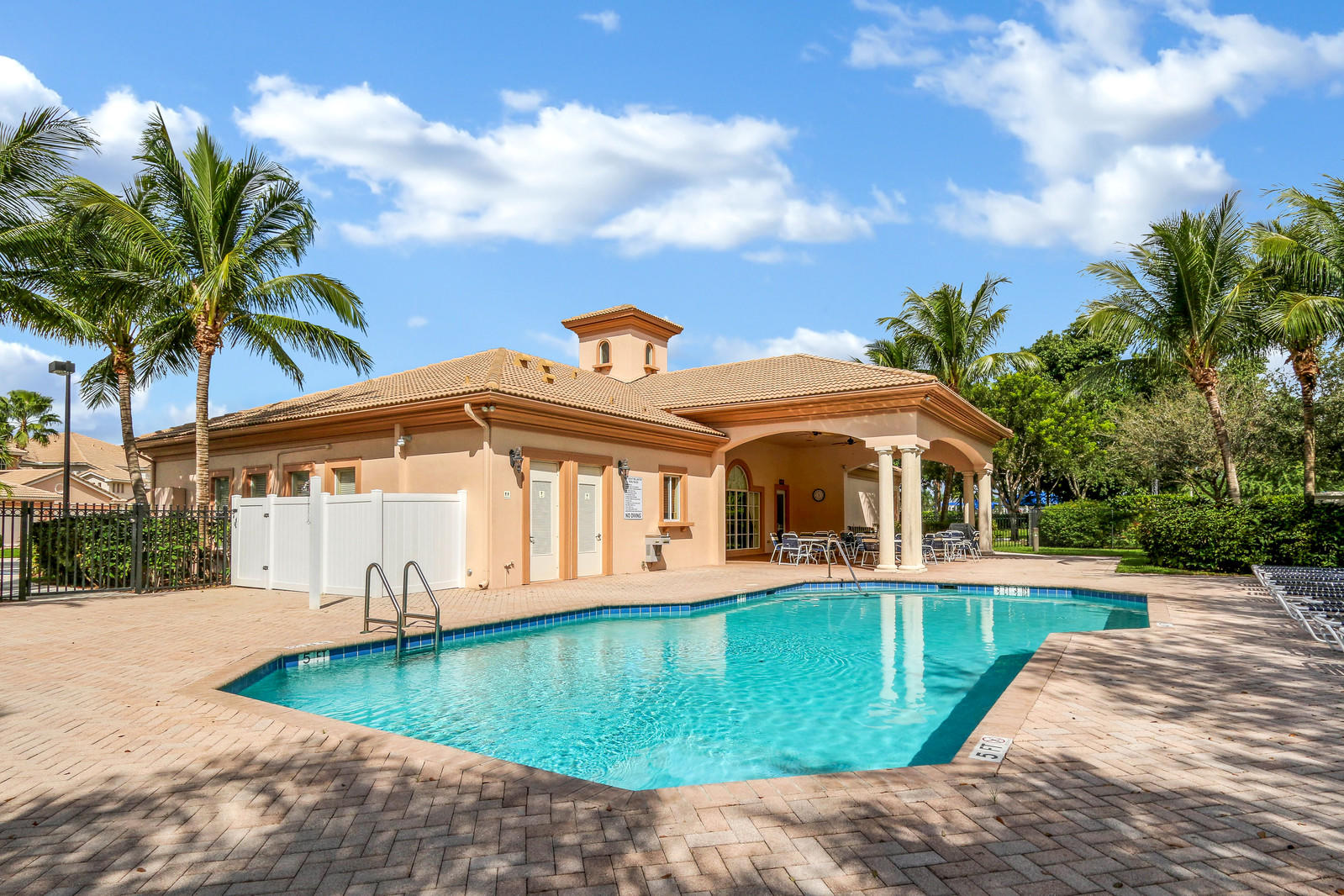 2104 Wingate Bend Wellington, FL 33414 - Photo 9 of 10 19_Image_19_of_20_mls