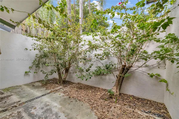 $7,850 | 3056 Shipping Avenue, Unit 2, Miami, FL 33133