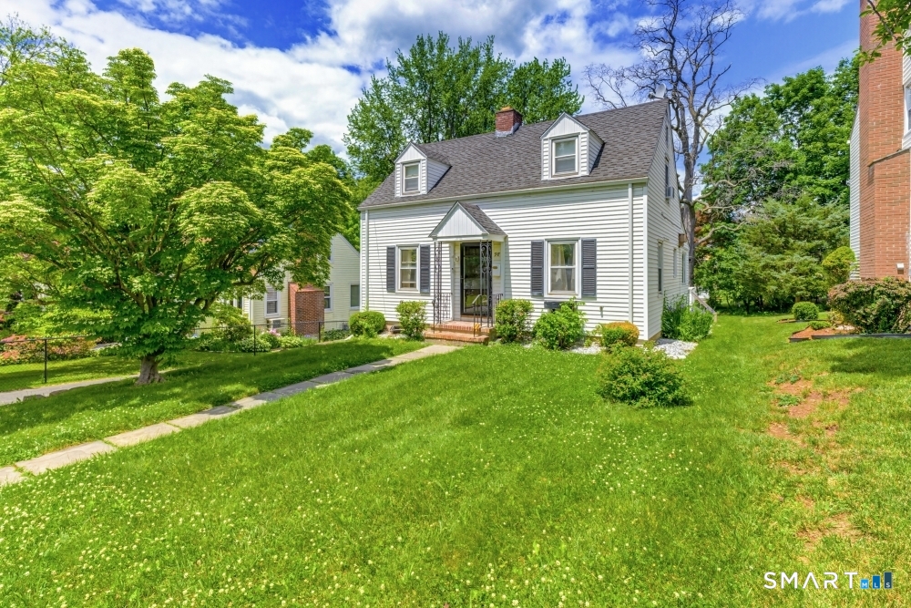 98 Woodmere Road West Hartford, CT 06119 - Photo 15 of 40
