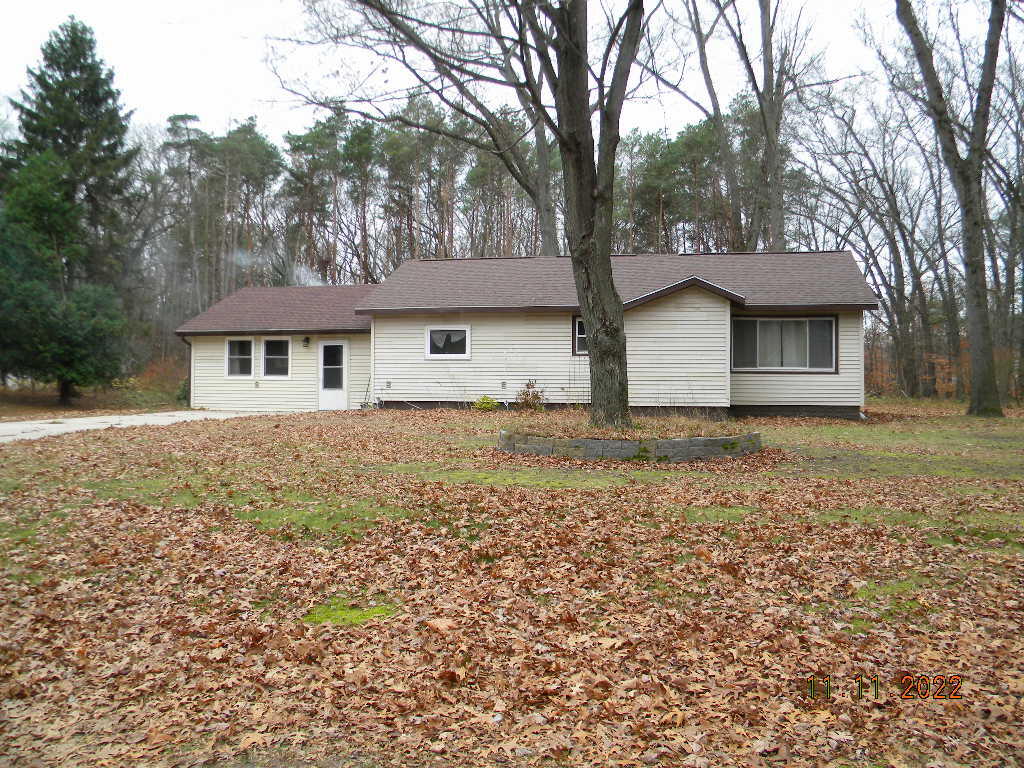 2871 Debaker Road Muskegon, MI 49444 - Photo 3 of 26 DSCN2758