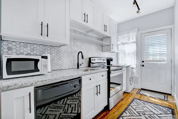 $1,500 | 220 Beauregard Street, Unit 2, San Antonio, TX 78204