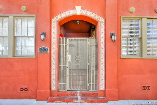 $1,500 | 220 Beauregard Street, Unit 2, San Antonio, TX 78204