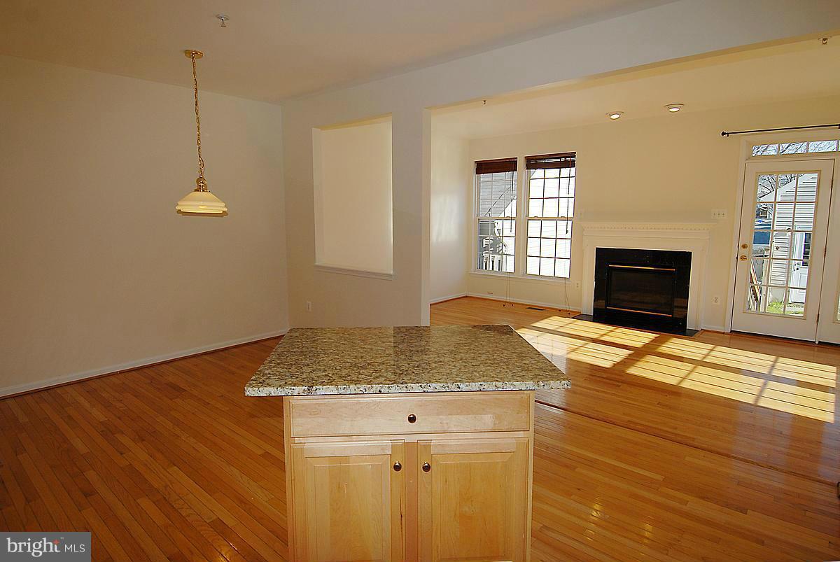13950 Lullaby Road Germantown, MD 20874 - Photo 11 of 25 Kitchen
