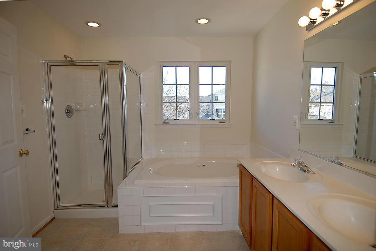 13950 Lullaby Road Germantown, MD 20874 - Photo 17 of 25 Bath (Master)