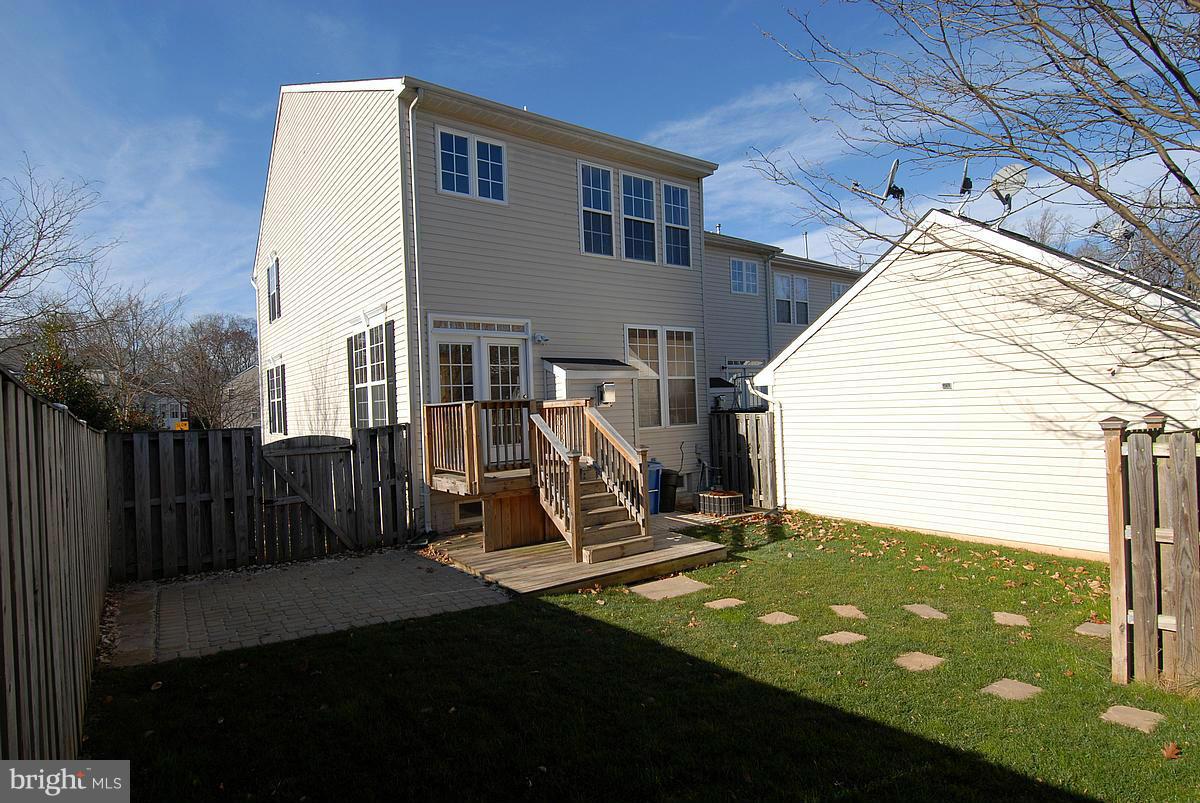 13950 Lullaby Road Germantown, MD 20874 - Photo 2 of 25 fenced backyard