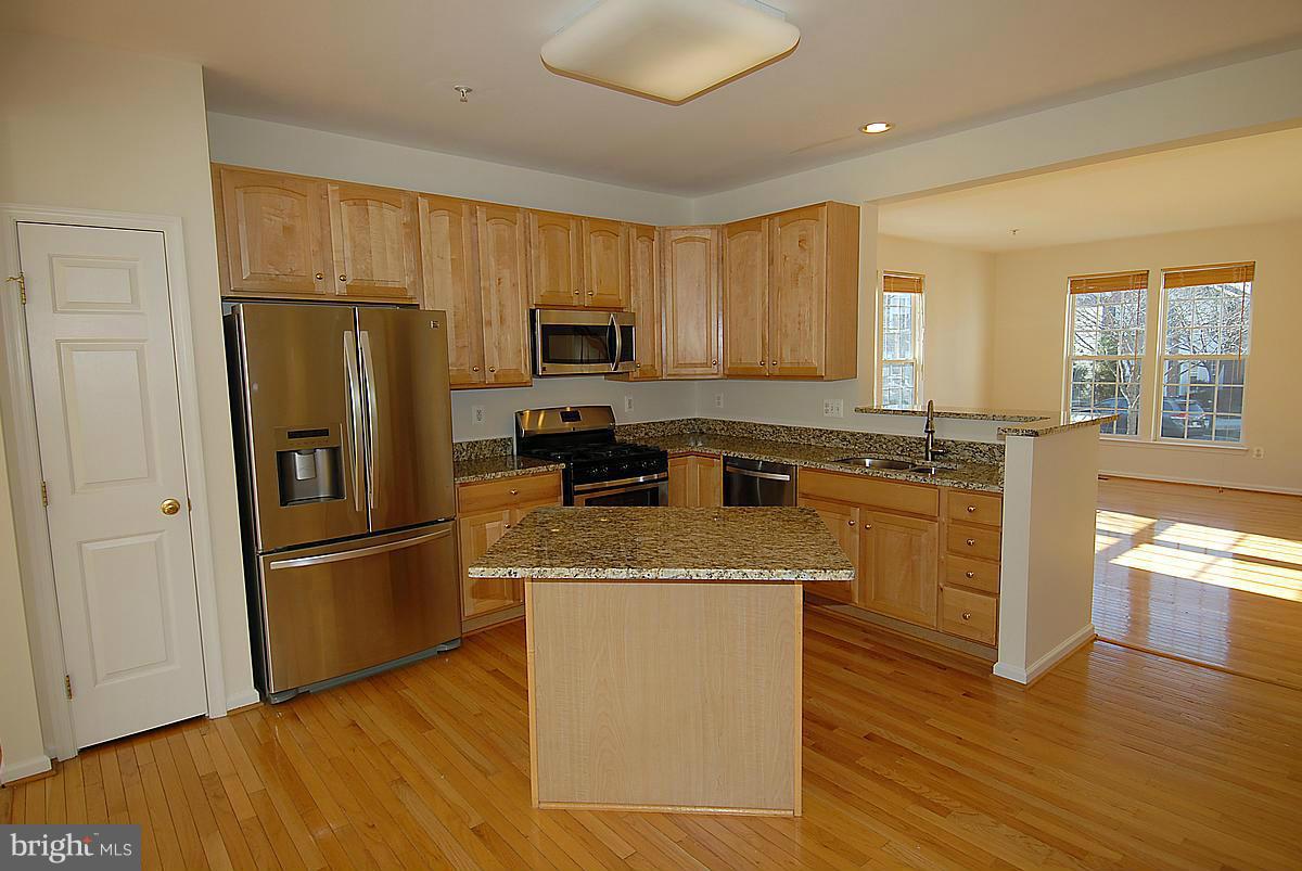 13950 Lullaby Road Germantown, MD 20874 - Photo 9 of 25 Kitchen