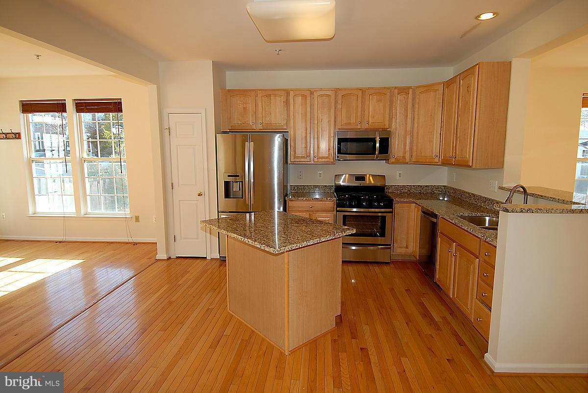 13950 Lullaby Road Germantown, MD 20874 - Photo 10 of 25 Kitchen
