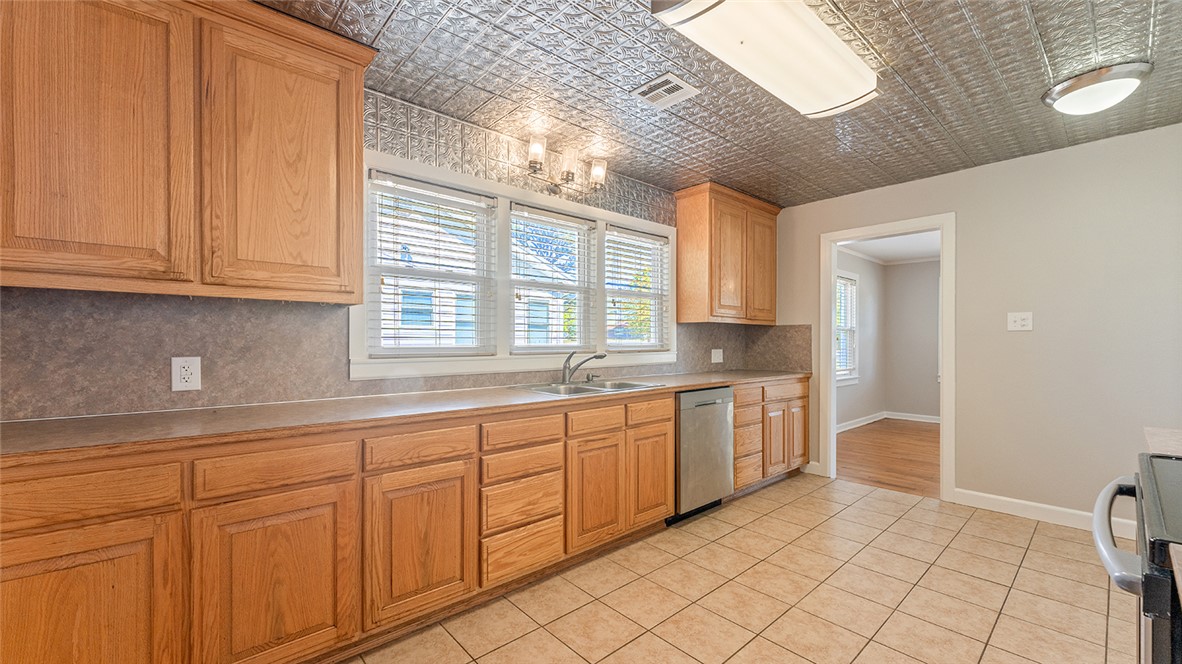 305 South Dixieland Road Rogers, AR 72758 - Photo 11 of 22 Gallery Image 11