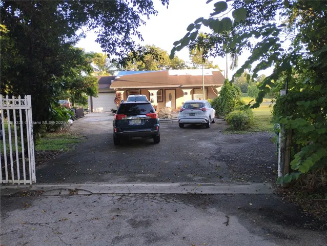 $900,000 | 19755 Southwest 190th Street, Miami, FL 33187