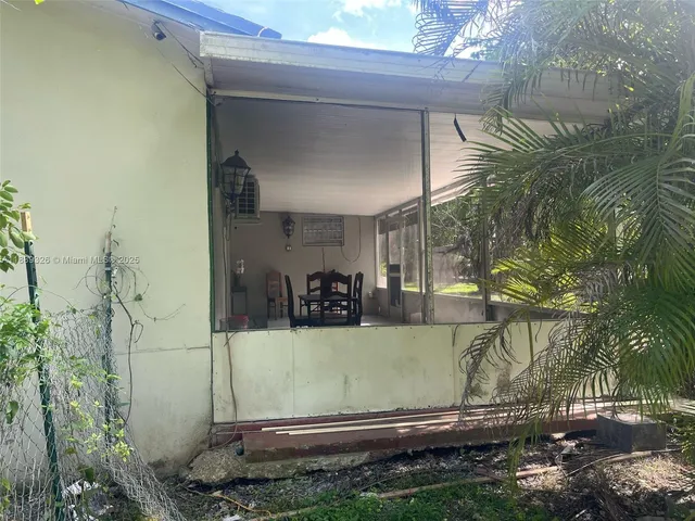 a view of a small yard