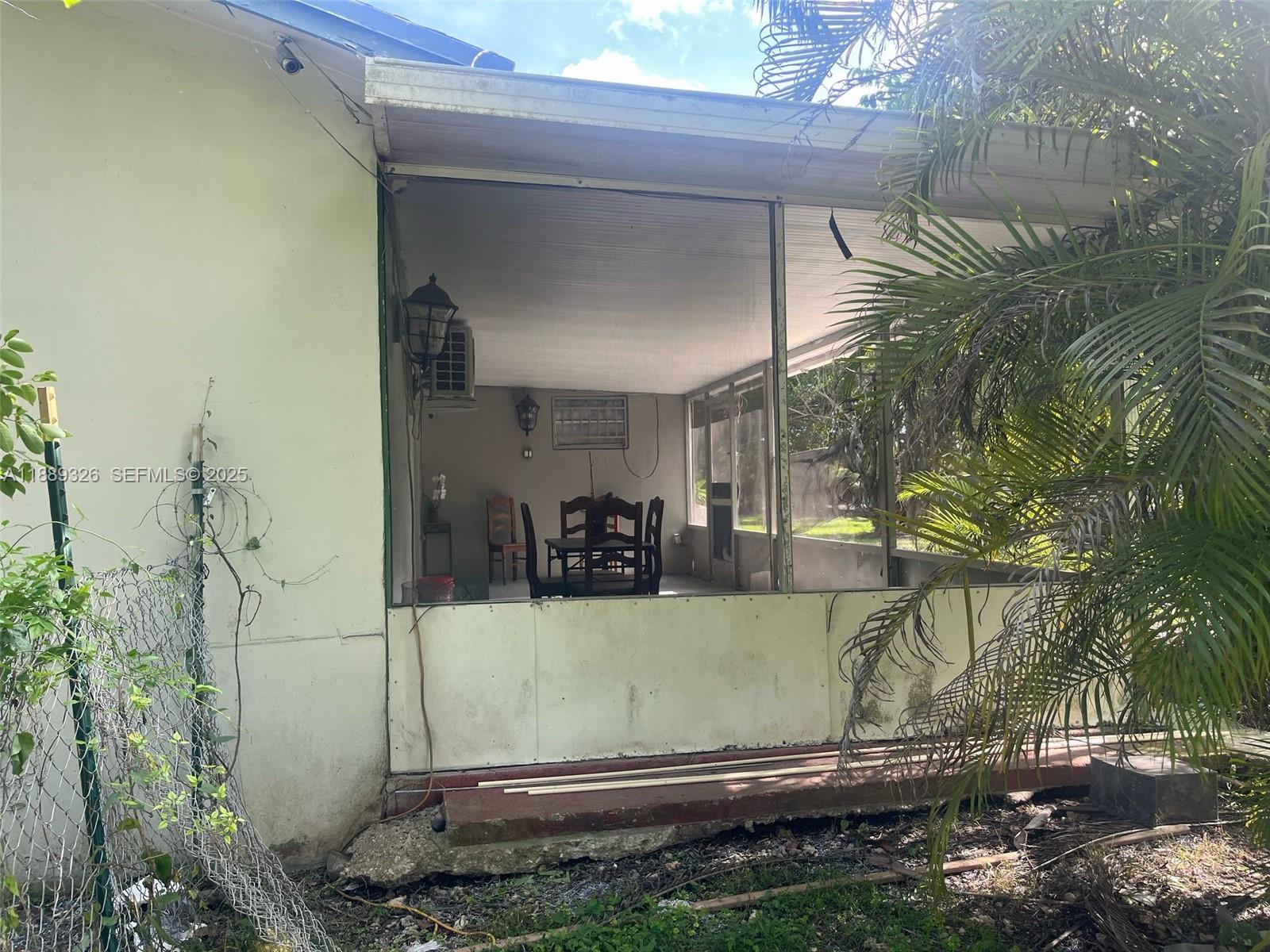 19755 Southwest 190th Street Miami, FL 33187 - Photo 4 of 17 a view of a small yard