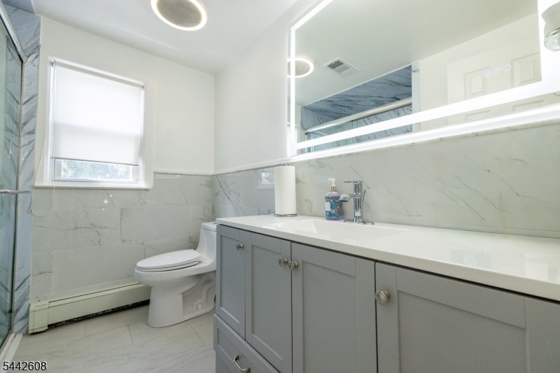 1758 Kenneth Avenue Union, NJ 07083 - Photo 15 of 34