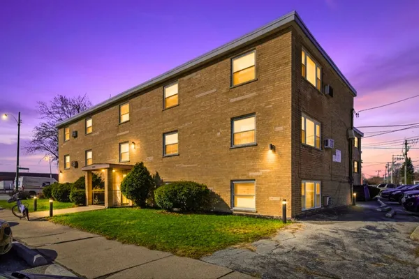 $89,000 | 5470 South Archer Avenue, Unit 3B, Chicago, IL 60638
