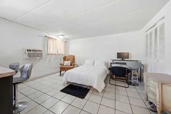 $89,000 | 5470 South Archer Avenue, Unit 3B, Chicago, IL 60638
