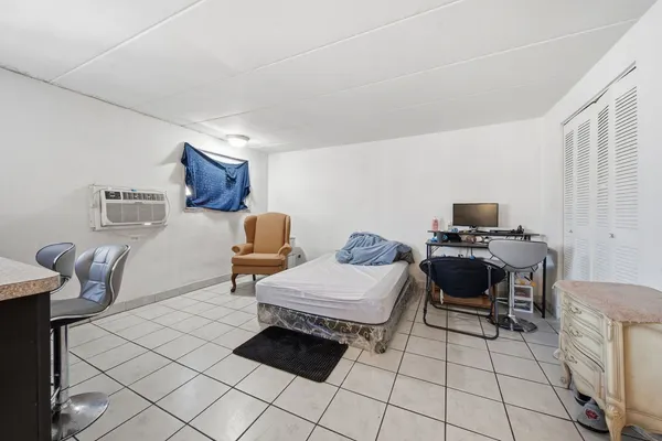 $89,000 | 5470 South Archer Avenue, Unit 3B, Chicago, IL 60638
